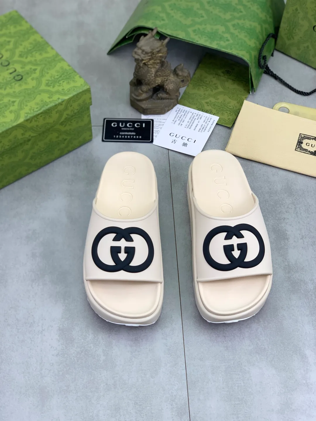 Men's Men's Shoes 💰P300💰[New Style] High Version 🎁🎁🎁 GUCCI New Year of the Snake casual slippers, original official website, perfect workmanship, transmitting a kind of noble luxury, sublimating its definition of luxury in Gucci's high-end extraordinary craftsmanship. Original Gucci double G combination outsole, code number: 35-46, complete package